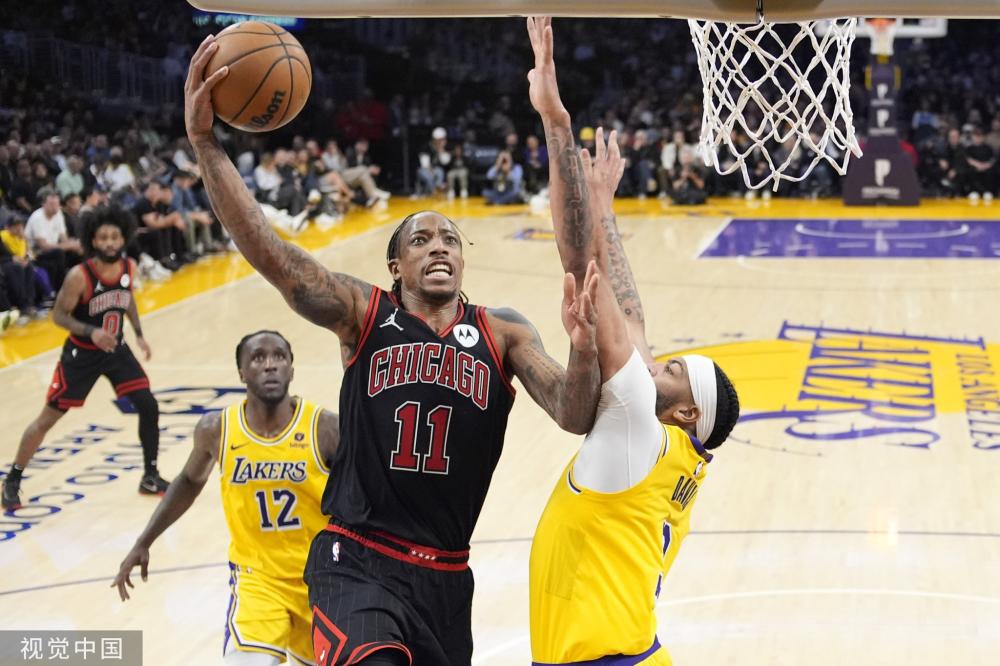 大爹!徐杰谈绝杀：杜导把球交给我叫我大胆去干!杜锋微笑鼓掌+摸头.